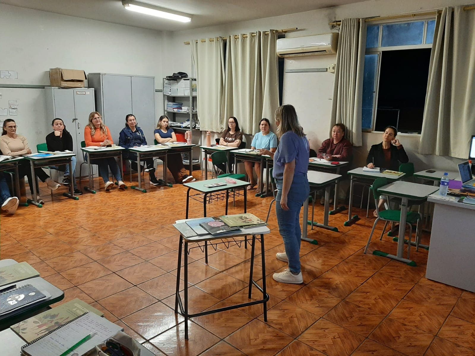 Professores de Itaipulândia participam de formação sobre práticas de leitura