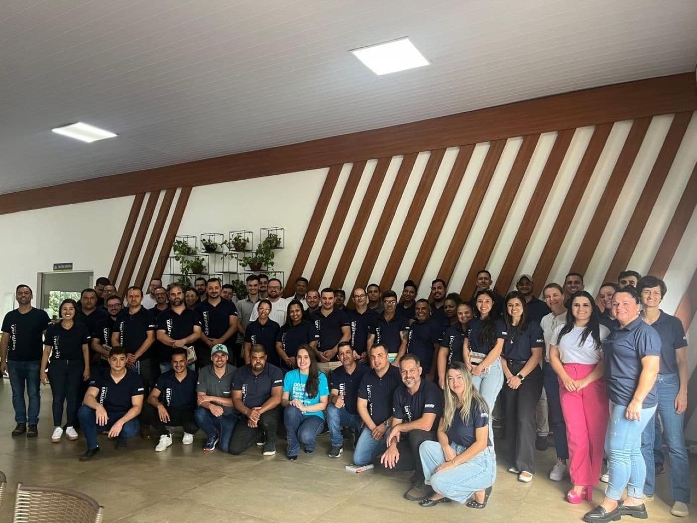 Indústria do Oeste abre portas para migrantes e fortalece economia local