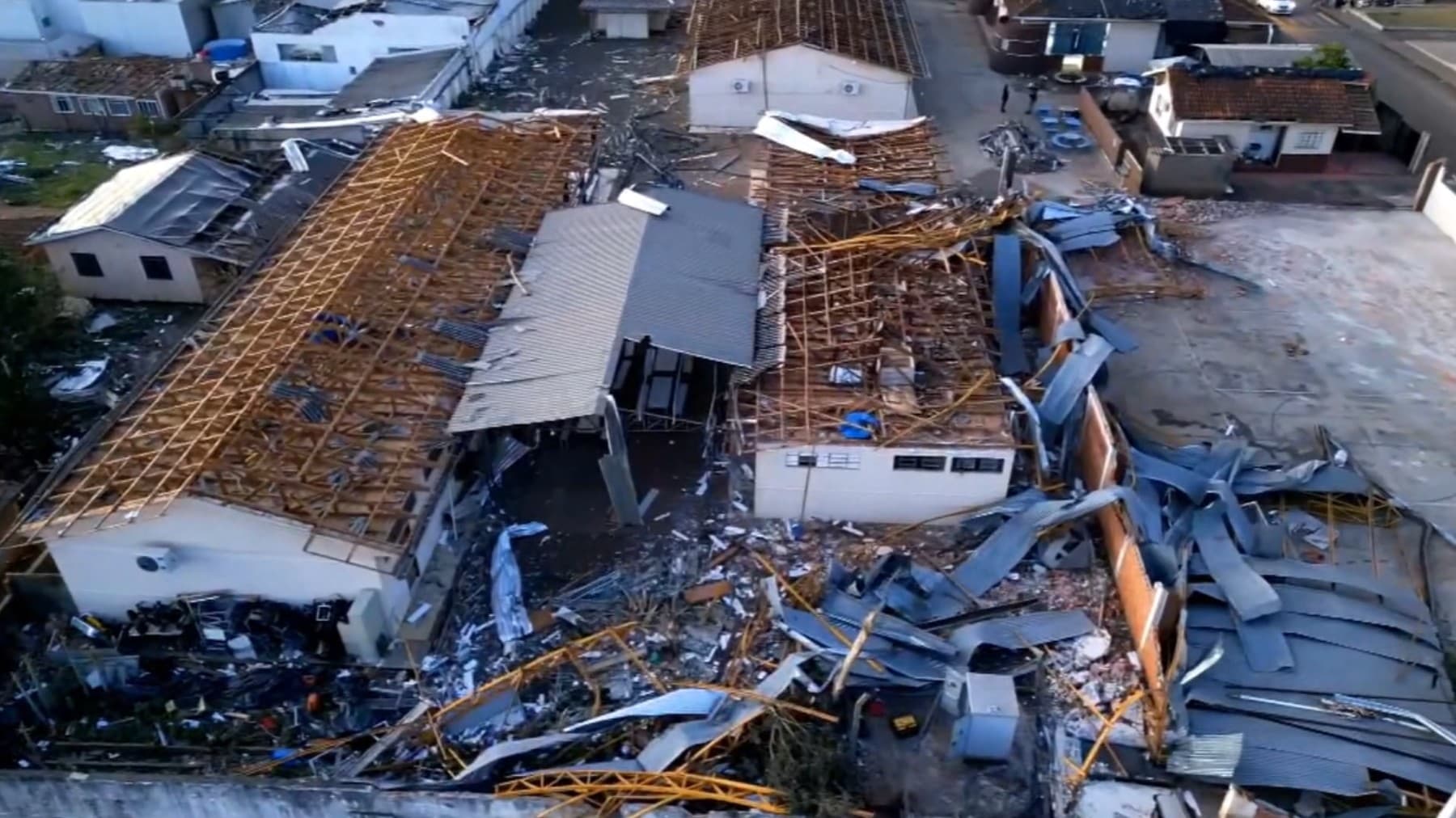 Escola em Rio Bonito do Iguaçu reabre após reconstrução de oito meses pós-tornado