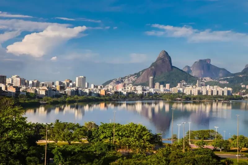 Turismo e investidores internacionais disparam preços de aluguel e expulsam moradores das grandes cidades