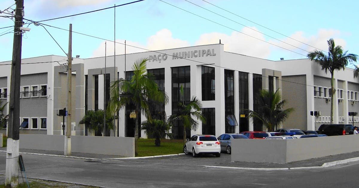 Matinhos abre 63 vagas em concurso público com salários até R$ 20 mil