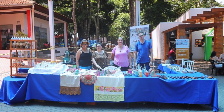 Feira do Artesanato valoriza cultura local durante o Itaverão no Balneário Jacutinga Feira do Artesanato valoriza cultura local durante o Itaverão no Balneário Jacutinga