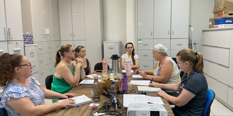 Secretaria de Educação de Itaipulândia promove formações para fortalecer práticas pedagógicas