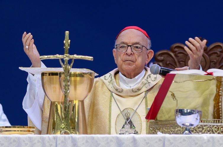 Brasília (DF), 12/10/2023, O Cardeal Raymundo Damasceno Assis, durante a celebração da Santa Missa de Nossa Senhora Aparecida, seguida da tradicional procissão pela Esplanada dos Ministério. Foto: José Cruz/Agência Brasil