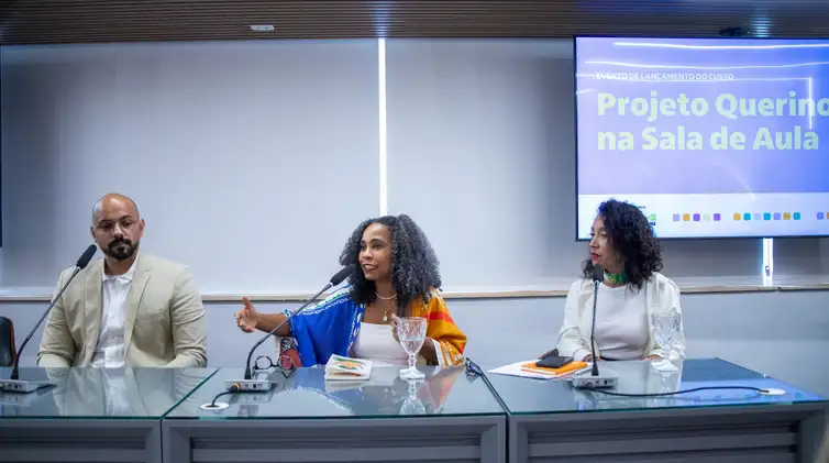 Daniel Fagundes Rio de Janeiro - 24/04/2025 jornalista Tiago Rogero fala a educadores no lançamento do Projeto Querino na Sala de Aula. Foto Daniel Fagundes