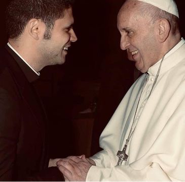 Brasília (DF) 26/04/2025 - Padre Bruno Franguelli com o Papa Francisco. Foto: Bruno Franguelli/Arquivo Pessoal