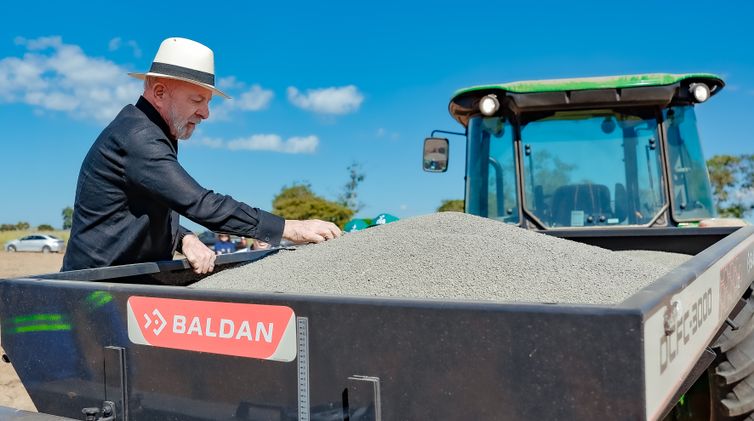 Ricardo Stuckert Campo Verde - MT - 24.05.2025 - Presidente da República, Luiz Inácio Lula da Silva, durante visita a sítio no assentamento Santo Antônio da Fartura. Campo Verde - MT.
Foto: Ricardo Stuckert / PR