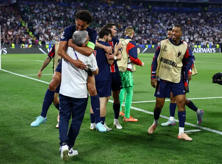Soccer Football - Champions League - Final - Paris St Germain v Inter Milan - Allianz Arena, Munich, Germany - May 31, 2025
Paris St Germain's Khvicha Kvaratskhelia celebrates scoring their fourth goal with teammates REUTERS/Kai Pfaffenbach